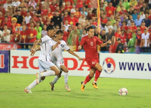 U23 Việt Nam thắng kịch tính trong trận ra quân có 2 thẻ đỏ
