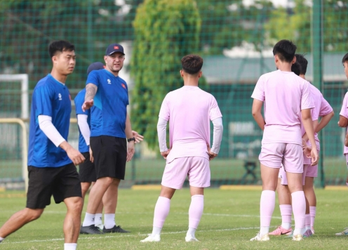 HLV Brazil rèn chiến thuật cho U16 Việt Nam trước giải quốc tế