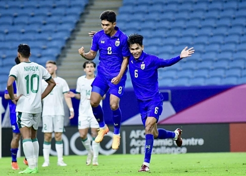 CĐV Thái Lan đưa đội nhà lên mây xanh sau trận thắng sốc 2-0 U23 Iraq