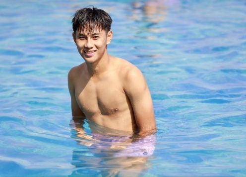 Dàn trai đẹp U16 Việt Nam khoe body cực cháy bên hồ bơi