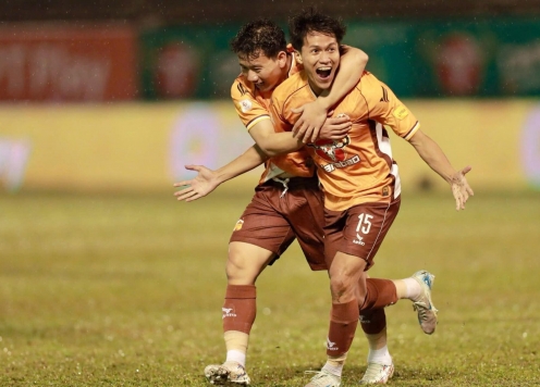 Vòng 5 V-League 2024/25: Nghẹt thở đến phút cuối cùng