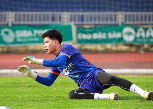Thủ môn ĐT Việt Nam lại chấn thương khiến HLV Kim Sang Sik lo sốt vó