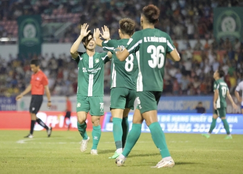 Công Phượng lại 'gây sốt' dù sút hỏng penalty