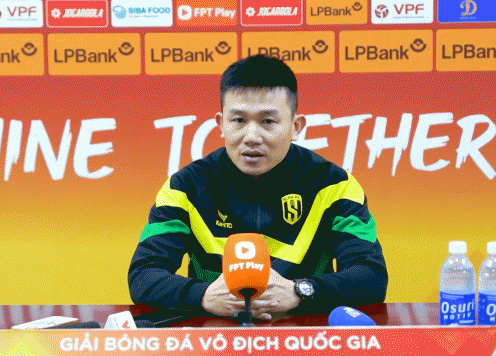 Nằm nhóm nguy hiểm, HLV SLNA vẫn tự tin trụ hạng thành công