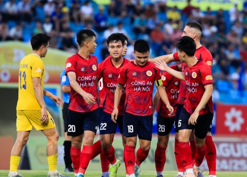 Xác định 7 đội bóng Việt Nam đầu tiên trụ hạng thành công
