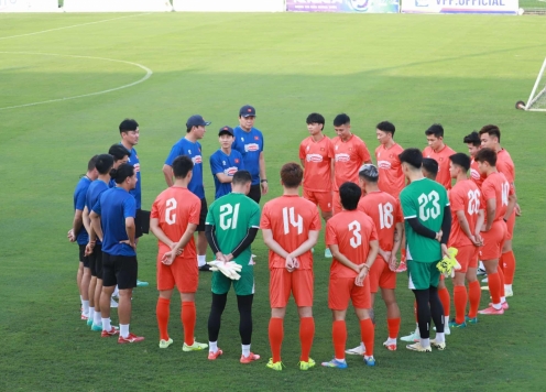 2 cầu thủ đầu tiên chia tay ĐT Việt Nam