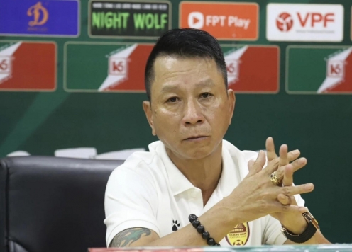 HLV Văn Sỹ Sơn chỉ thẳng đội xuống hạng ở V-League