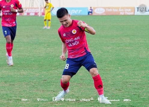 Nghẹt thở đua top 3 V-League: Quang Hải chốt mục tiêu duy nhất cùng CAHN