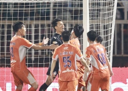Bùi Tiến Dũng nói gì khi cản phá quả penalty của Công Phượng?