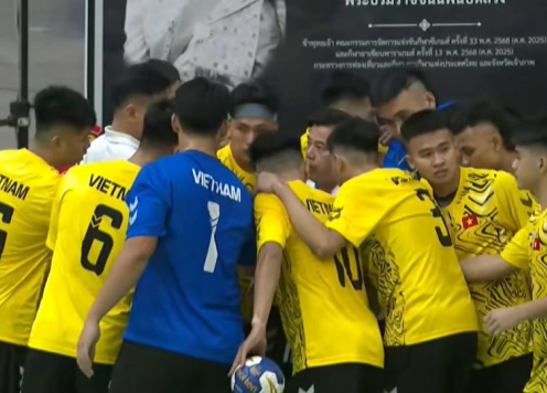 Bóng ném Việt Nam thắng nghẹt thở 27-25, sáng cửa bảo vệ HCV SEA Games