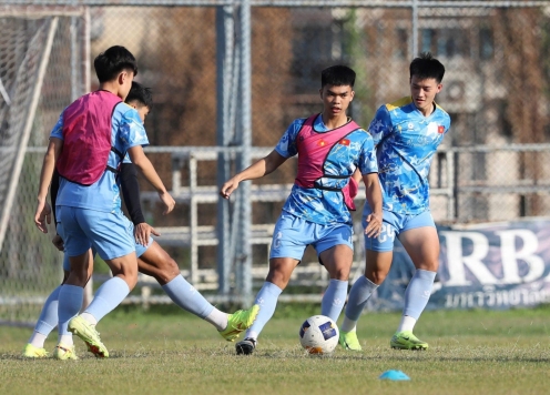 Dàn cầu thủ U22 Việt Nam nỗ lực tranh suất đá chính trận gặp Malaysia