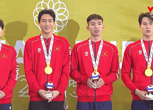 Kình ngư 17 tuổi gây sốt, ĐT bơi giành HCV quý giá cho đoàn Việt Nam