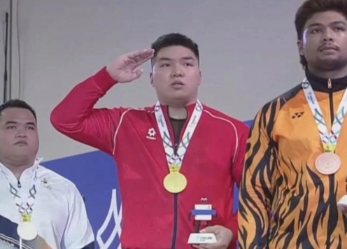Bị xử ép trước VĐV Thái Lan, lực sĩ Việt Nam xuất sắc giành HCV đầu tiên ở SEA Games 33