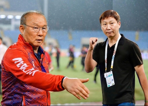 HLV Park Hang Seo chúc mừng U22 VN giành HCV SEA Games, tiết lộ chi tiết đặc biệt về HLV Kim Sang Sik