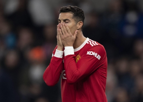 CĐV MU bất ngờ khi bị cấm in tên Ronaldo, Beckham