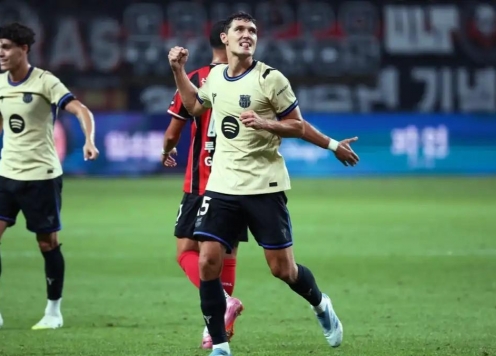Barca bỏ quên 1 cầu thủ tại Hàn Quốc