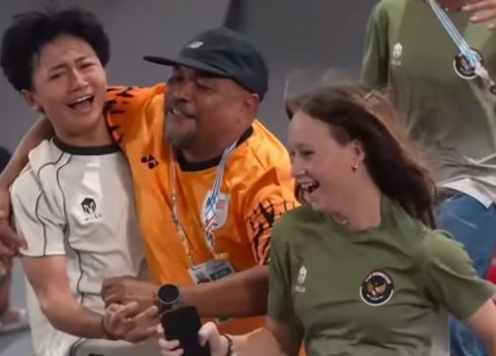 Độc lạ SEA Games: HLV Malaysia ăn mừng cuồng nhiệt khi VĐV Indonesia giành HCV