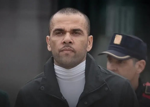 Dani Alves chuẩn bị trở lại bóng đá chuyên nghiệp ở tuổi 42