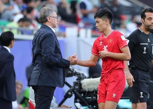 HLV Troussier gửi thông điệp đặc biệt đến Đình Bắc