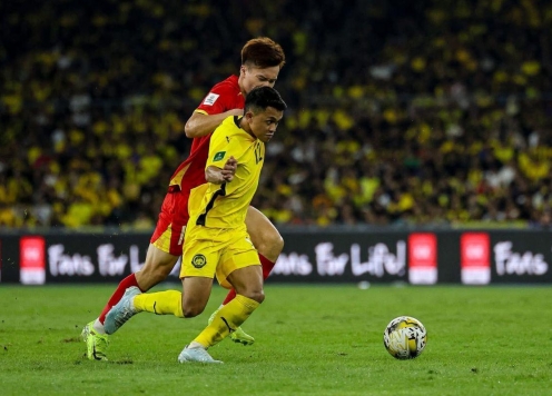 Sao ĐT Malaysia vượt cầu thủ Man City, lọt top thế giới gây sốt