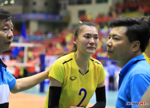 VĐV bóng chuyền nữ Ninh Bình khóc nghẹn sau trận thua, ấm ức vì trọng tài