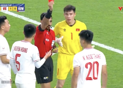 Hậu vệ Ngọc Thắng U23 Việt Nam gặp 'sự cố' sau tấm thẻ đỏ tai hại