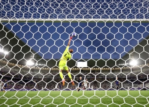 Không thể ngừng tỏa sáng, 'người hùng' Nhật Bản được FIFA vinh danh