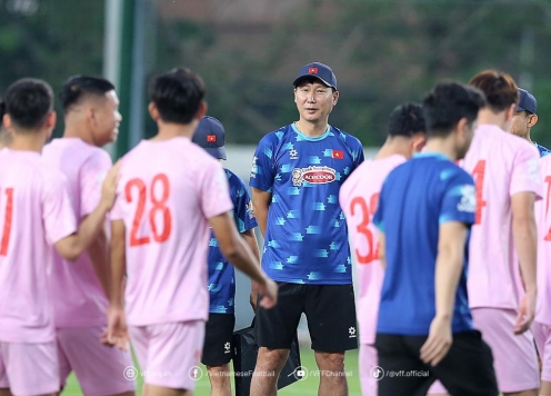 HLV Kim Sang Sik dùng 'chiêu tâm lý' cho ĐT Việt Nam trước AFF Cup