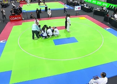 Bị đánh ngất xỉu vì đòn lỗi, võ sĩ Việt Nam vẫn bị xử thua