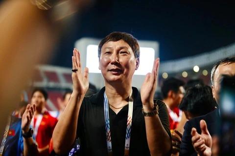 Báo Thái Lan bất ngờ với 'ma thuật đen' của HLV Kim Sang-sik