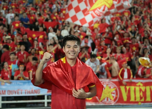 Gia đình cầu thủ U22 Việt Nam bày gần 100 mâm cỗ ăn mừng