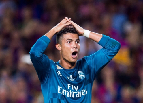 Phạt thẻ đỏ Ronaldo, trọng tài không được cầm còi gần hai năm