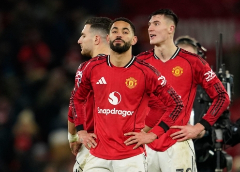 MU lỗ cực nặng với thương vụ bán cầu thủ đầu tiên