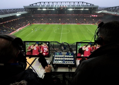 BLV phải xin lỗi khán giả trong trận Leeds vs MU