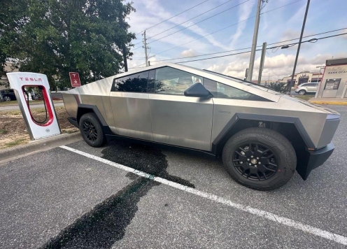 Tesla Cybertruck hỏng nặng dù mới lái hơn 50 km, hãng muốn ‘phủi’ trách nhiệm?