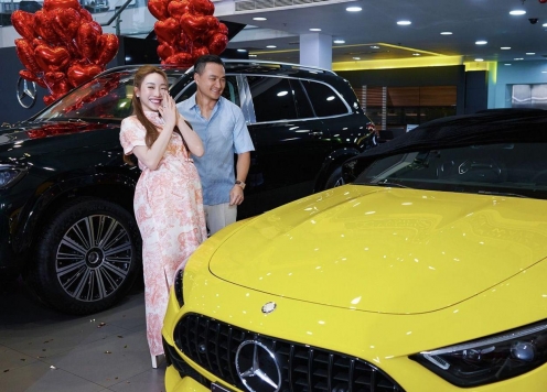 Diễn viên Chi Bảo tặng vợ bộ đôi xế sang Mercedes giá hơn 15 tỷ đồng nhân ngày sinh nhật