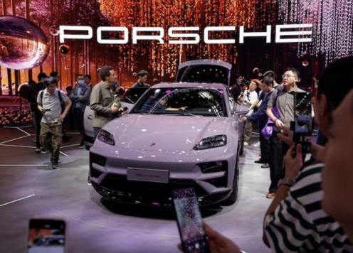 Porsche xác nhận kế hoạch chuyển đổi xe xăng sang xe điện