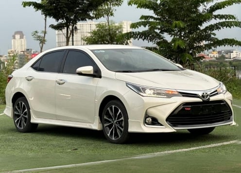 Ngỡ ngàng giá bán của Toyota Corolla Altis 2021 sau 3 năm sử dụng