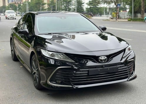 Toyota Camry 2022 lăn bánh 24.000 km lên sàn xe cũ với giá khó tin