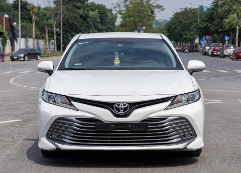 Toyota Camry 2020 lên sàn xe cũ với giá khó tin sau 4 năm lăn bánh