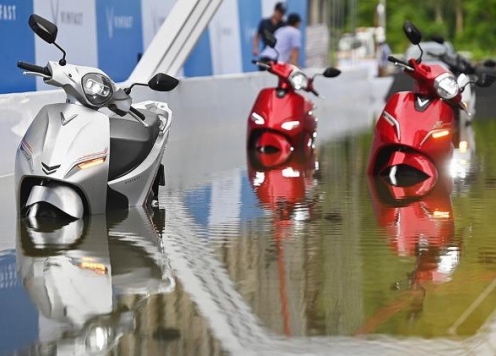 Điểm qua 4 hiểu lầm về xe máy điện khi di chuyển qua đường ngập nước