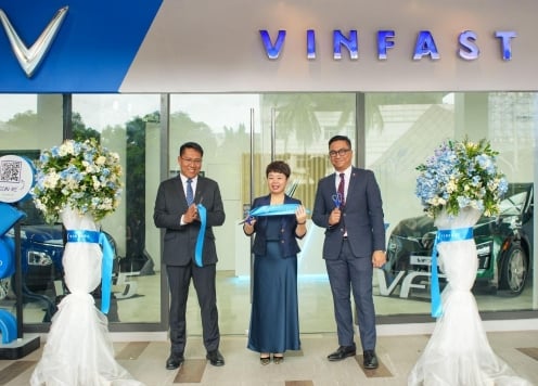 VinFast đồng loạt khai trương 3 đại lý đầu tiên tại Philippines