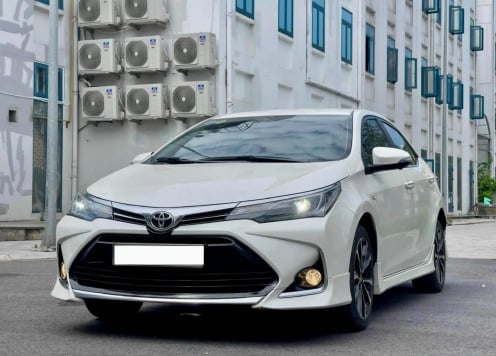 Sau 3 năm lăn bánh, Toyota Corolla Altis 2021 được chủ nhân chào bán với giá khó tin