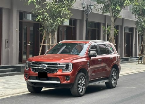 Ford Everest 2023 mới chạy chưa đầy 10.000 km bán lại với giá bao nhiêu trên sàn xe cũ?