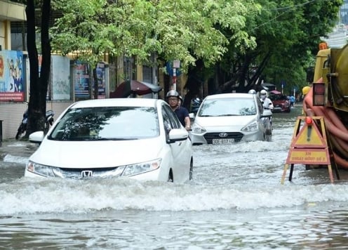 Những sai lầm tài xế cần tránh khi lái xe qua đường ngập nước