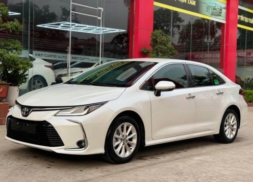 Sau 2 năm lăn bánh, Toyota Corolla Altis 2022 chạy lướt lên sàn xe cũ với giá khó tin