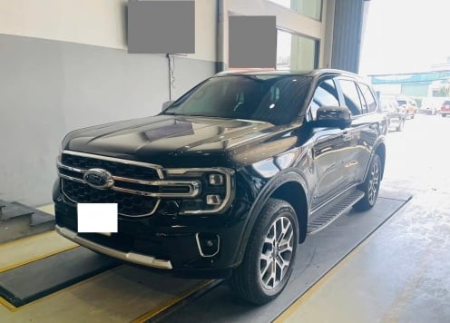 Xe lướt Ford Everest 2023 bản Titanium bán lại với giá bao nhiêu sau 1 năm lăn bánh?