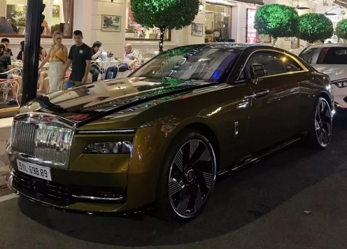 Xe điện siêu sang Rolls-Royce Spectre lăn bánh trên đường phố Việt: Biển đấu giá, màu sơn thời trang