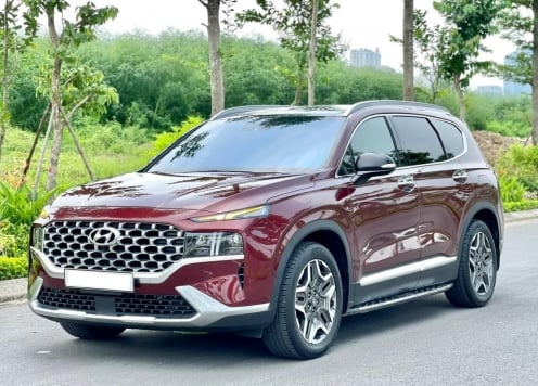 Sử dụng 2 năm, Hyundai Santa Fe 2022 được chủ nhân bán lại với giá khó tin