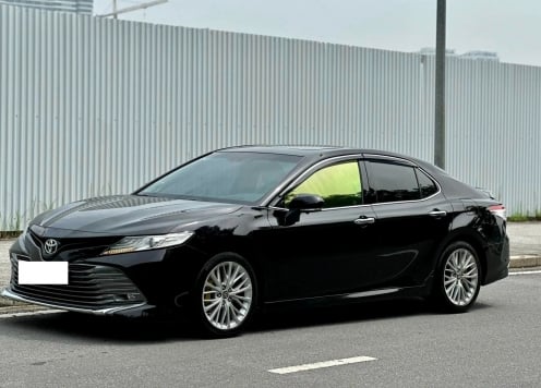 Toyota Camry 2019 'full option' lên sàn xe cũ với giá ngỡ ngàng sau 5 năm sử dụng